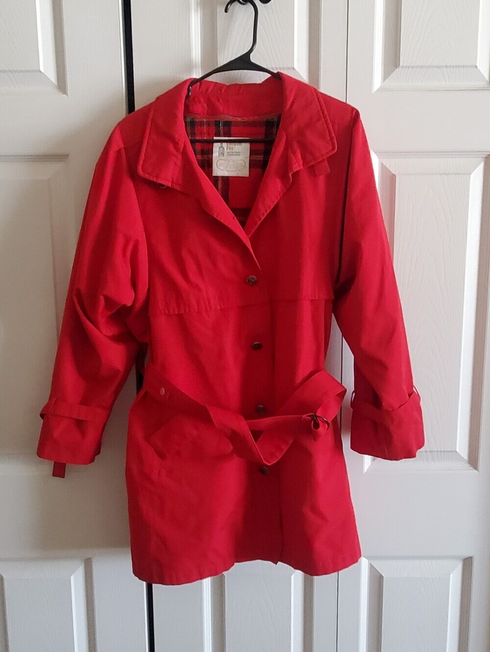 VINTAGE LONDON FOG RED BELTED TRENCH COAT. 14REG. REMOVEABLE LINER.  FALL